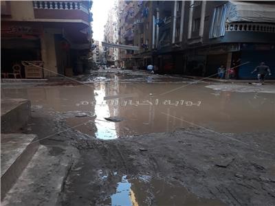  «الصرف الصحي» يغرق شارع «حسن الضو» بفيصل