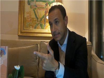 طارق عثمان كاتب مصري مقيم في الولايات المتحدة الأمريكية 