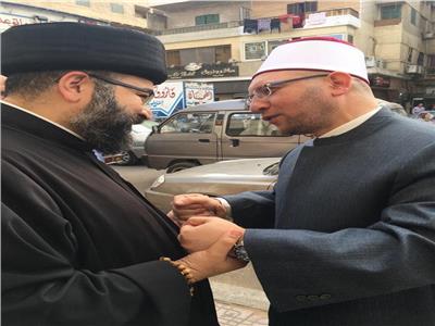 المدبر البطريركي لأبارشية القاهرة الكلدانية يعايد بالمولد النبوي