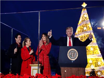 ترامب يضئ شجرة الكريسماس قبل أعياد الميلاد