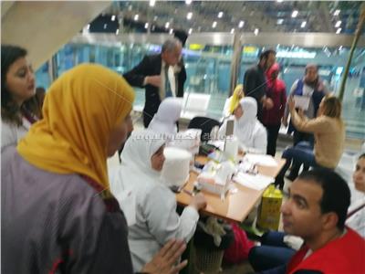 حملة القضاء علي فيروس سي داخل صالة السفر بالمطار 