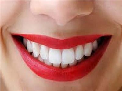 العناية بالإسنان خطوة لتفادى عوامل الخطر المرتبطة بالأسنان