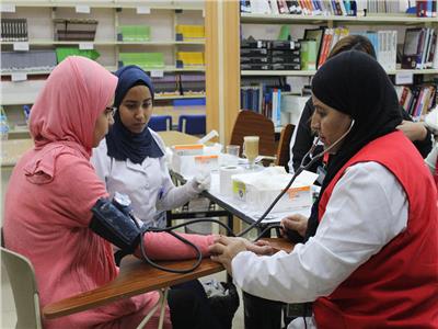 الفرق الطبية بـ«مبادرة 100 مليون صحة» في جامعة بدر| صور