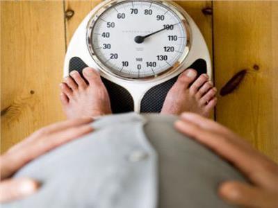 "استشاري سمنة" يكشف العلاقة بين زيادة الوزن والخصوبة لدى الرجال