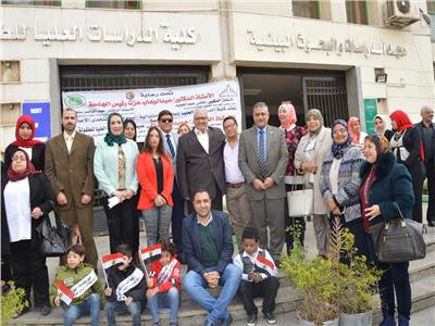 رئيس جامعة عين شمس يتوسط الحضور في احتفالية متحدي الإعاقة