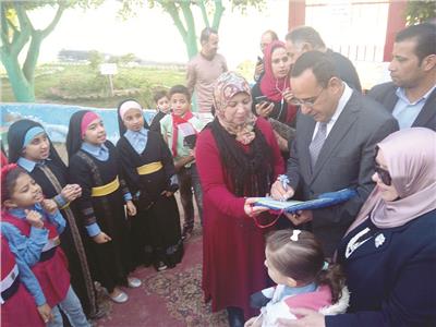 محافظ شمال سيناء يتفقد سير العملية التعليمية