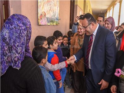 محافظ الإسكندرية يطلق مبادرة "عيون ولادنا" للكشف على طلاب المدارس