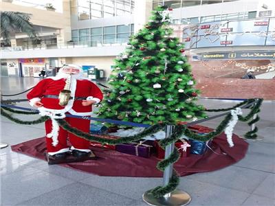 مطار برج العرب يتزين استعداداً للعام الميلادي الجديد