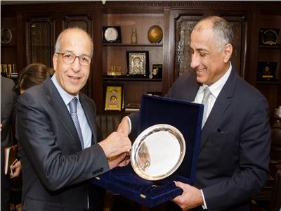 محافظ البنك المركزي المصري يبحث مع نظيره الليبي تدعيم التعاون المشترك 