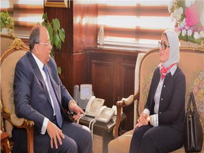  محمود شعراوى وزير التنمية المحلية مع الدكتورة هالة زايد وزيرة الصحة