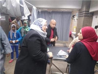 وكيل وزارة الصحة في الجيزة خلال زيارة مستشفى أم المصريين