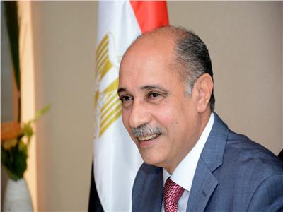 وزير الطيران الفريق يونس المصري 