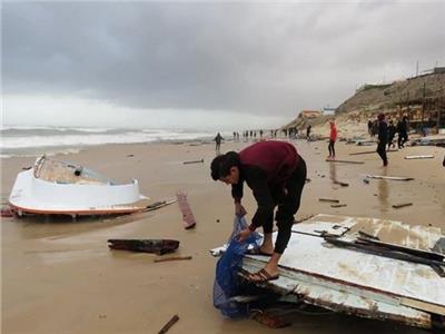 إنقاذ 6 مصريين من الغرق أمام بحر غزة وفقدان سابع