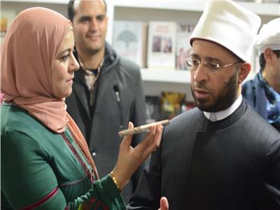 الدكتور أسامة الأزهري مع محررة بوابة أخبار اليوم