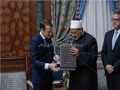 الإمام الأكبر الدكتور أحمد الطيب والرئيس الفرنسي إيمانويل ماكرون