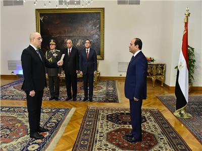 وزير الإسكان الجديد يؤدي اليمين الدستورية أمام الرئيس السيسي