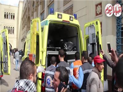 سيارات الإسعاف تنقل جثامين ضحايا حريق محطة مصر