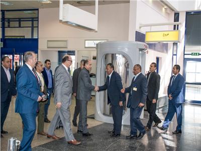  وزير الطيران يتفقد مطار مرسي علم 