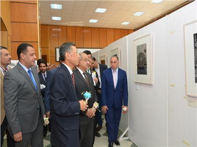 رئيس جامعة أسيوط د. طارق الجمال يفتتح المعرض