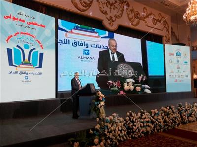 رئيس جامعة القاهرة يلقي توصيات مؤتمر التعليم في مصر