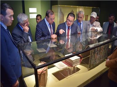 رئيس جامعة سوهاج وسفير كازاخستان يزوران متحف الآثار القومي