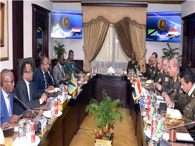 الفريق أول محمد زكي يلتقى وزير الدفاع والخدمة الوطنية التنزاني