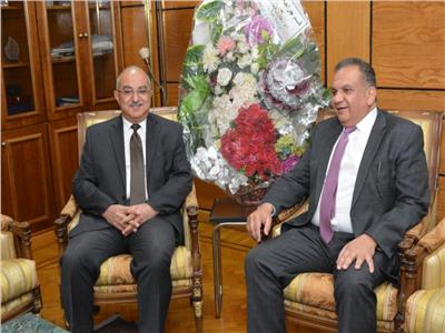 رئيس جامعة أسيوط د. طارق الجمال مع مساعد وزير الخارجية القنصلية 