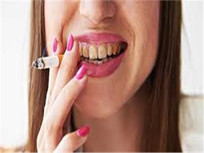 10 مشاكل يسببها التدخين على الأسنان