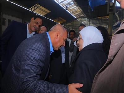 جولة وزير النقل بمحطة مصر لمتابعة مستوى الخدمة