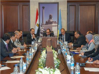 لحنة النقل والمواصلات بمجلس النواب خلال الاجتماع لمناقشة تطوير طرق الإسكندرية
