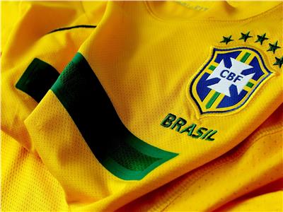 قميص وشعار منتخب البرازيل