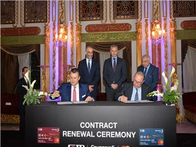 مصر للطيران وCIB يجددان اتفاقية تمديد شراكة  أول بطاقة ائتمانية مشتركة في مصر l