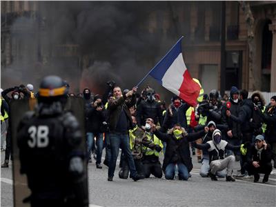 الجيش الفرنسي ينضم إلى الشرطة لمواجهة احتجاجات السترات الصفراء