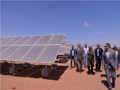 محافظ أسيوط يتفقد أعمال محطة  الطاقة الشمسية 