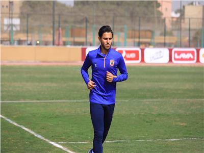  حمدي فتحي، لاعب وسط الفريق الأول لكرة القدم بالنادي الأهلي