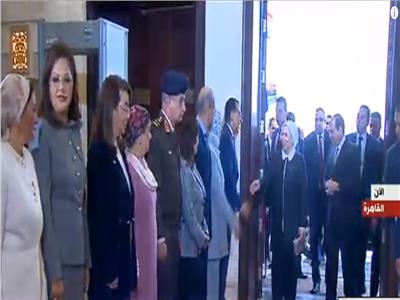 لحظة وصول الرئيس عبد الفتاح السيسي إلى مقر الاحتفال بالمرأة المصرية