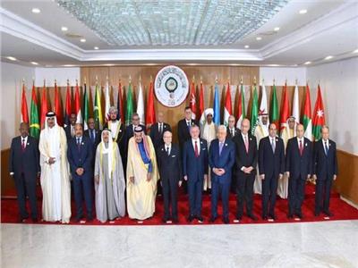 القادة العرب  خلال القمة العربية بتونس
