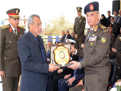 وزير الدفاع يشهد حفل تخرج الدفعة 155 من كلية الضباط الاحتياط
