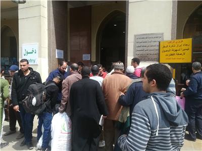 «النقل»: 11 كشكًا لحل أزمة الزحام على التذاكر بمحطة مصر