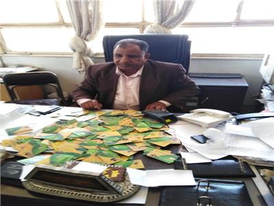 محمد اسماعيل وكيل وزارة التموين وعدد من بطاقات المضبوطة 