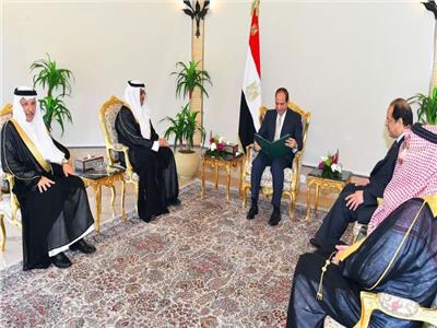 الرئيس السيسي يتسلم رسالة الملك سلمان من الدكتور عصام بن سعيد