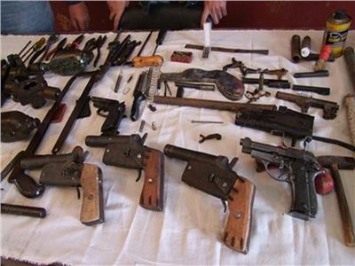 ضبط 186 متهما وبحوزتهم 167 قطعة سلاح ناري في حملات أمنية