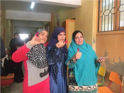 التعديلات الدستورية 2019| السيدات تتصدر مشهد الاستفتاء في الهرم