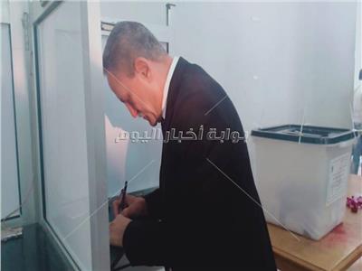 اللواء حمدى عثمان محافظ الاسماعيلية يدلى بصوته