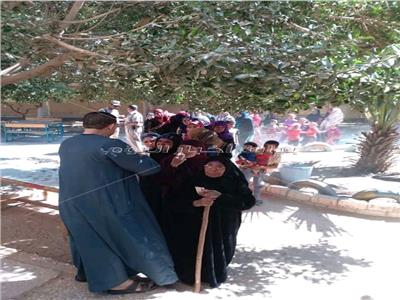 طوابير السيدات في قرى محافظة أسيوط 