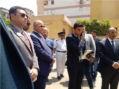 وزير التنمية المحلية ومحافظ القاهرة يتفقدان سير عملية الاستفتاء علي التعديلات الدستورية