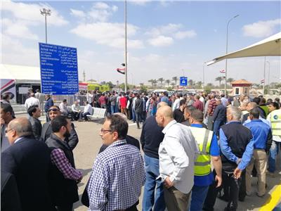 توافد كبير علي لجان الاستفتاء بمطار القاهرة الدولي 