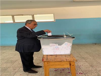 عمرو موسى بعد التصويت في الاستفتاء : أعتبر نفسى جزء من الحركة الوطنية المصرية