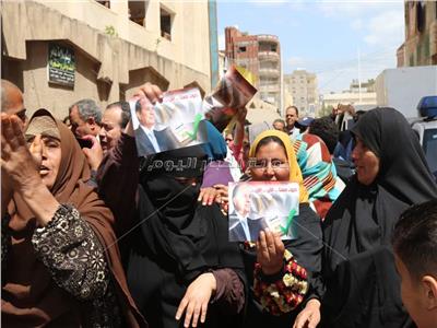 اقبال كبير من السيدات على التصويت بلجان كفر الشيخ