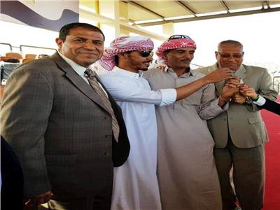 رئيس مدينة شرم الشيخ يسلم السيارات والكؤوس لفائزي سباق الهجن